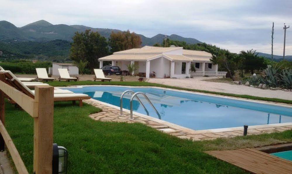 Elli Beach And Studios Apartment