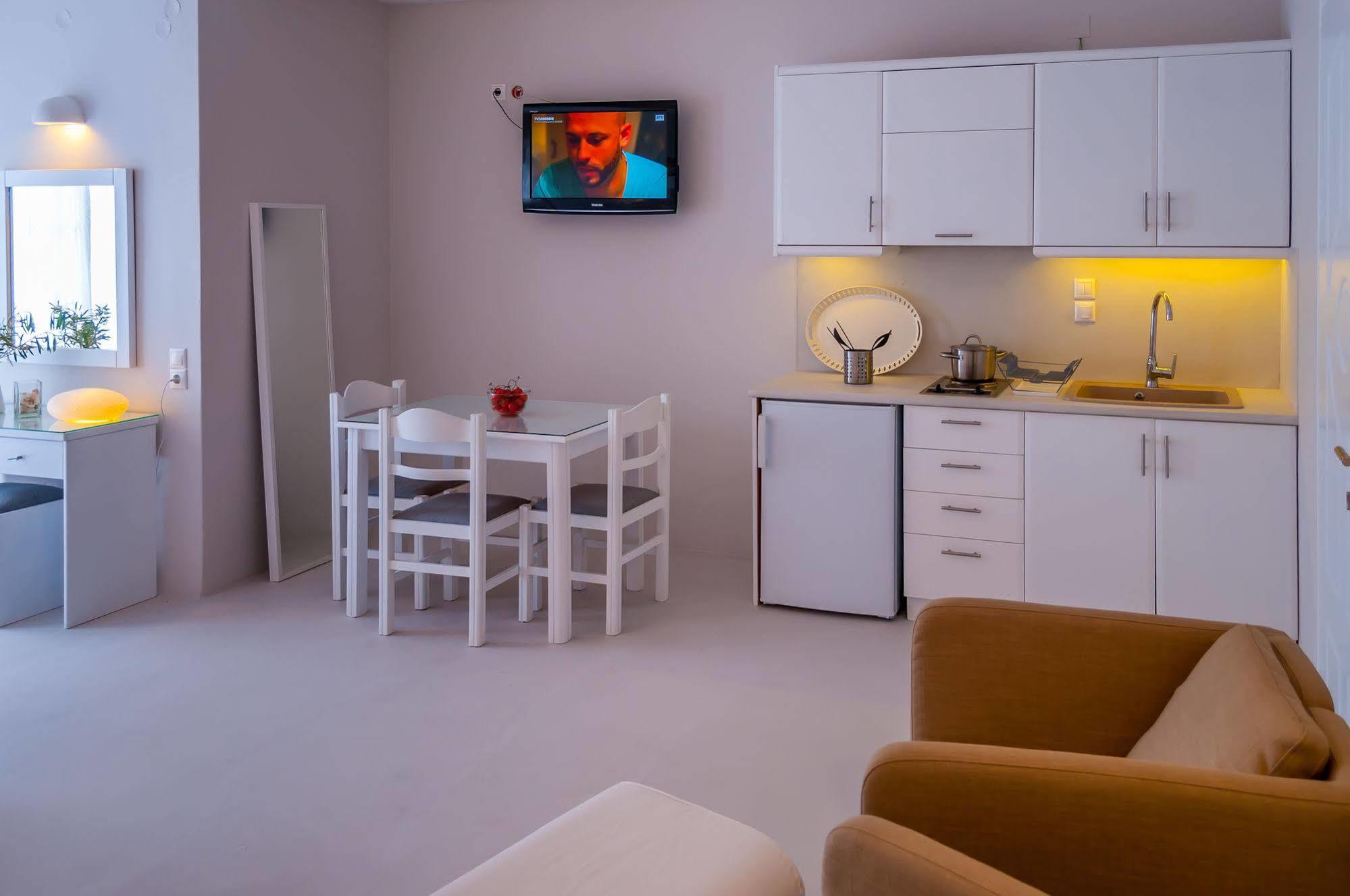 Milos Bay Suites Hotel 3*