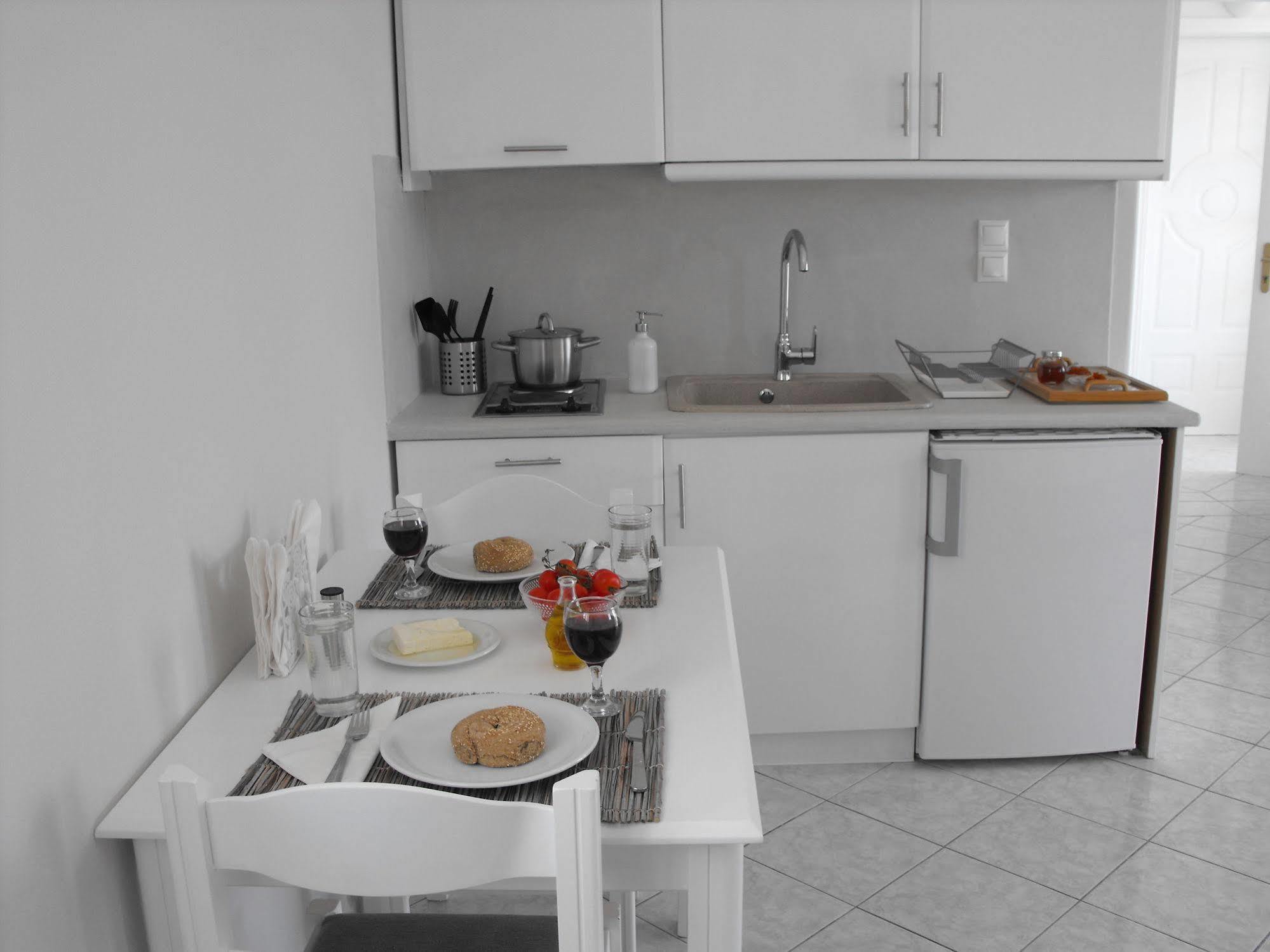 Milos Bay Suites 3*