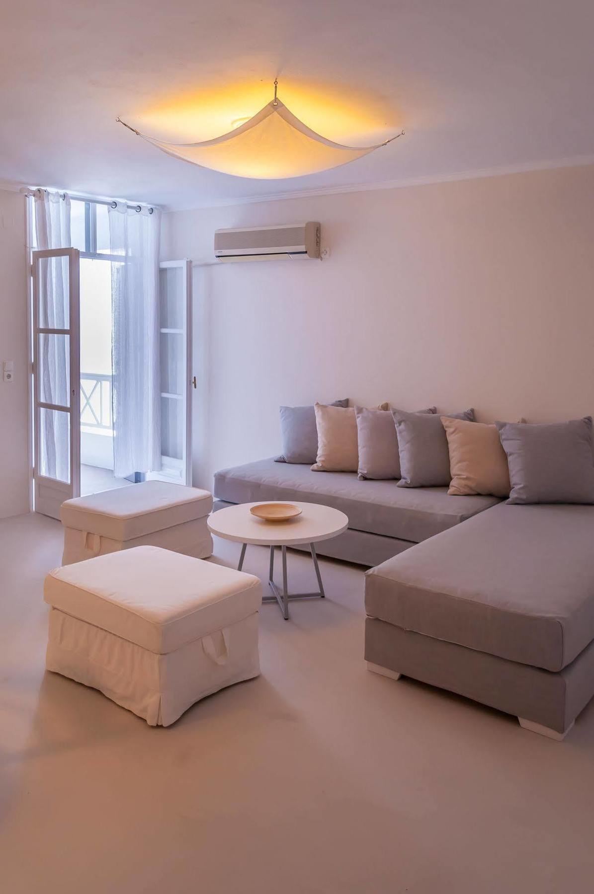 Hotel Milos Bay Suites 3*