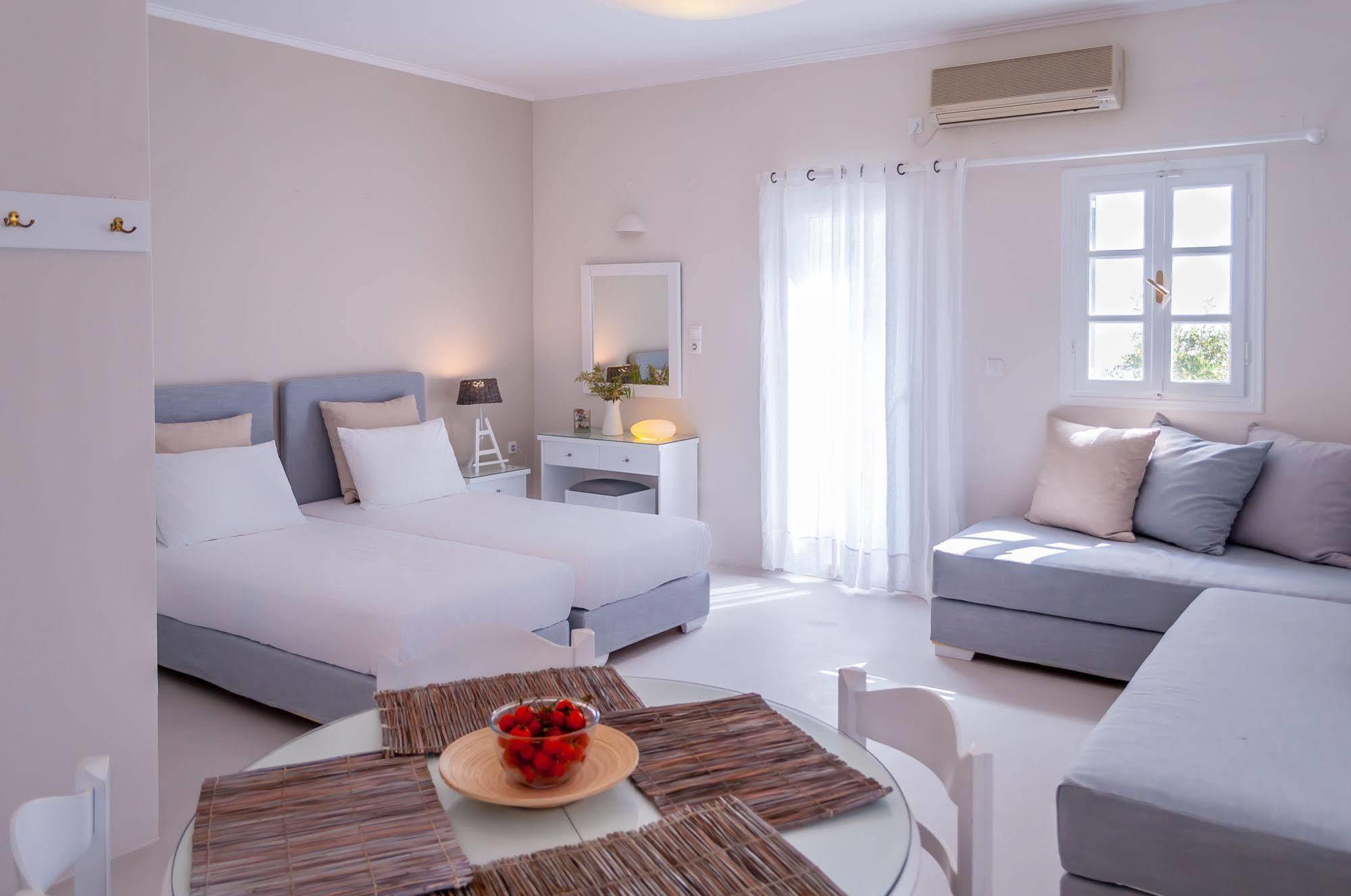 Milos Bay Suites 3*