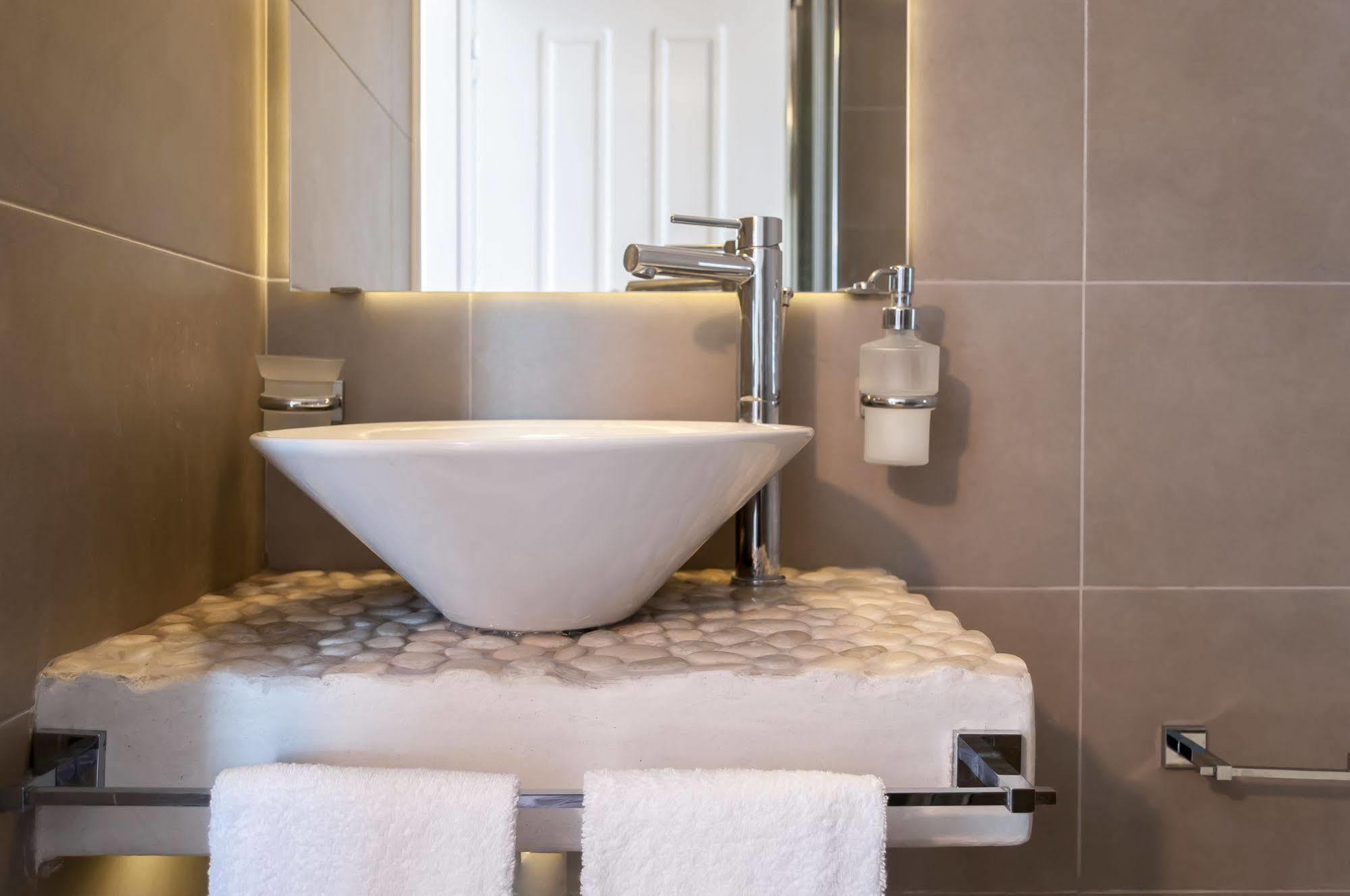 Milos Bay Suites 3*