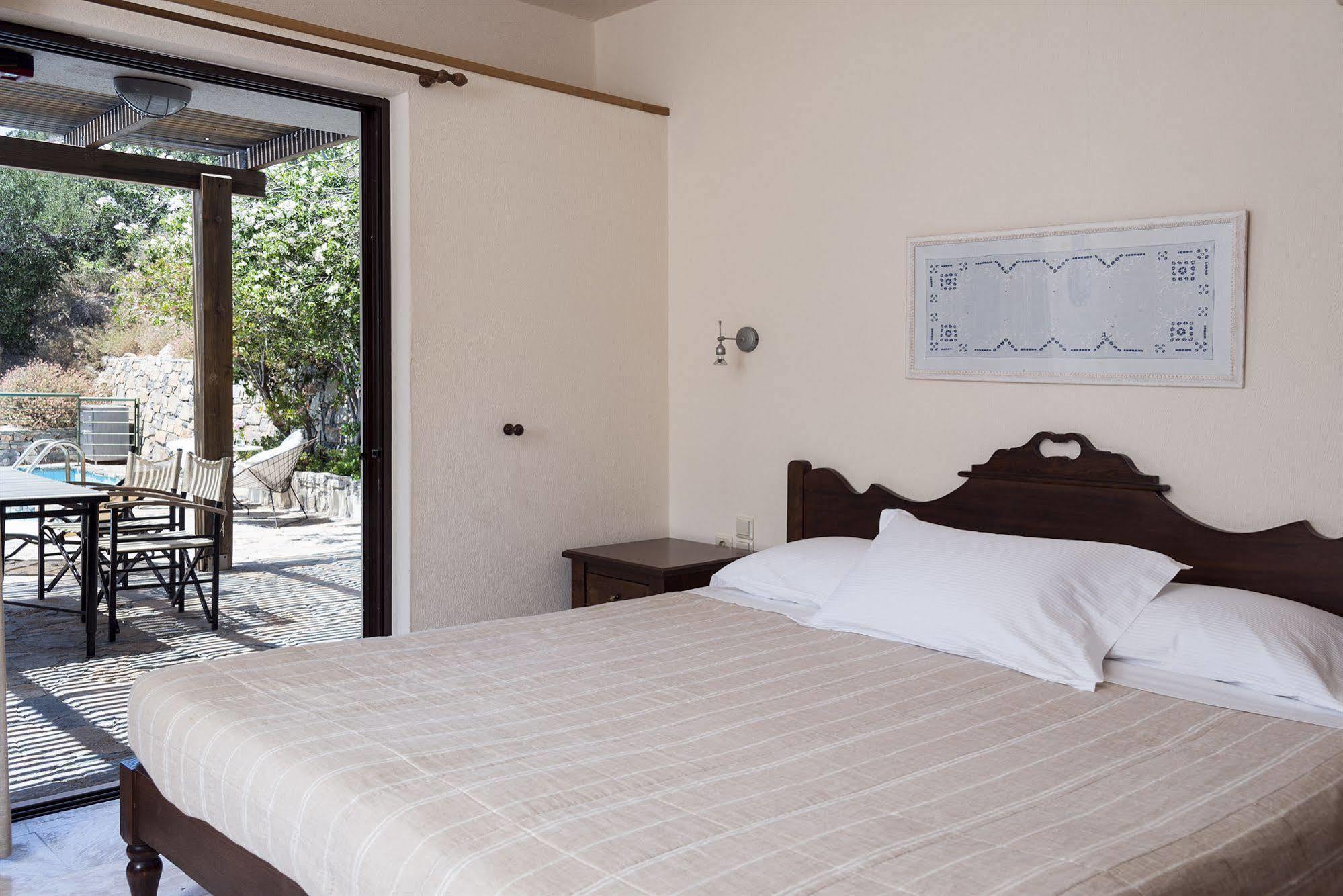 Luxury Villas *