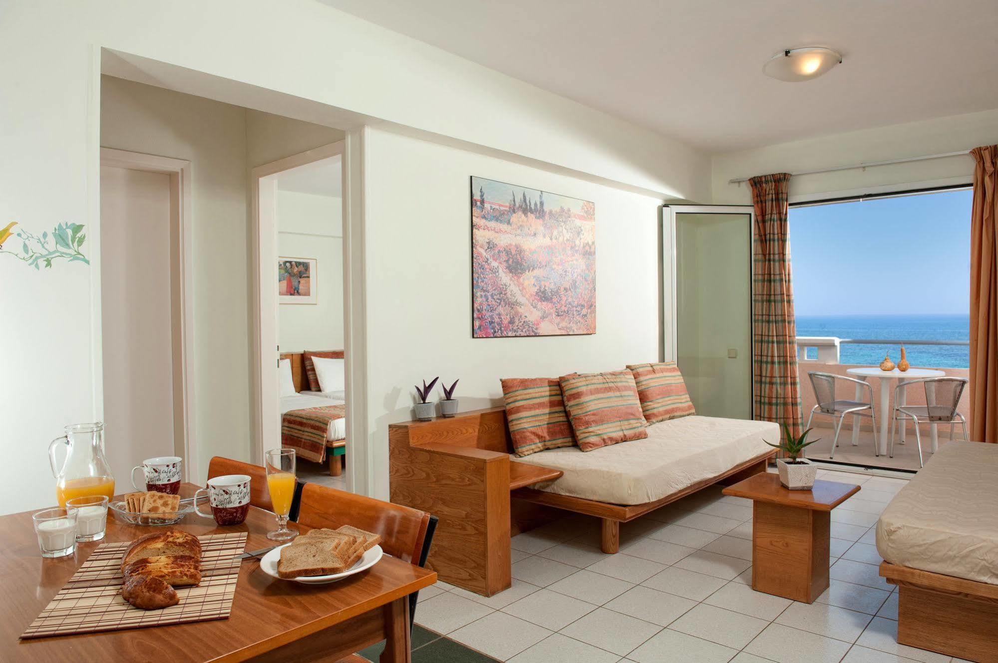 Andromeda & Studios Aparthotel 3*