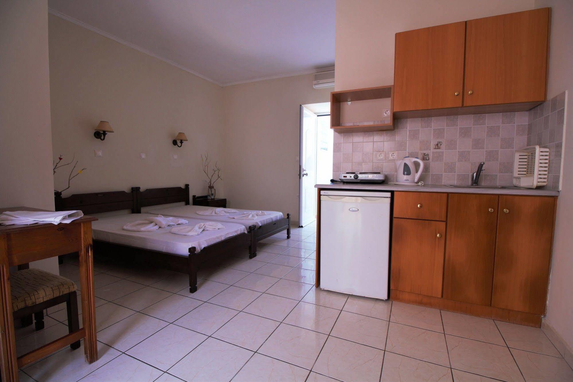Aparthotel Ampavris Family 3*