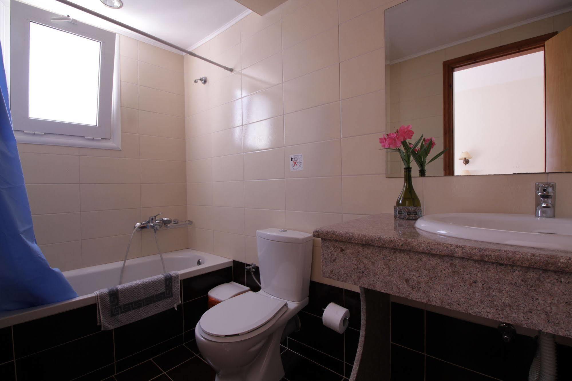Ampavris Family Aparthotel 3*