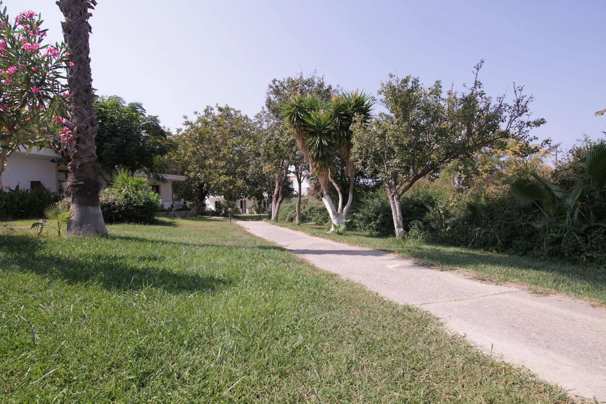 Aparthotel Ampavris Family 3*