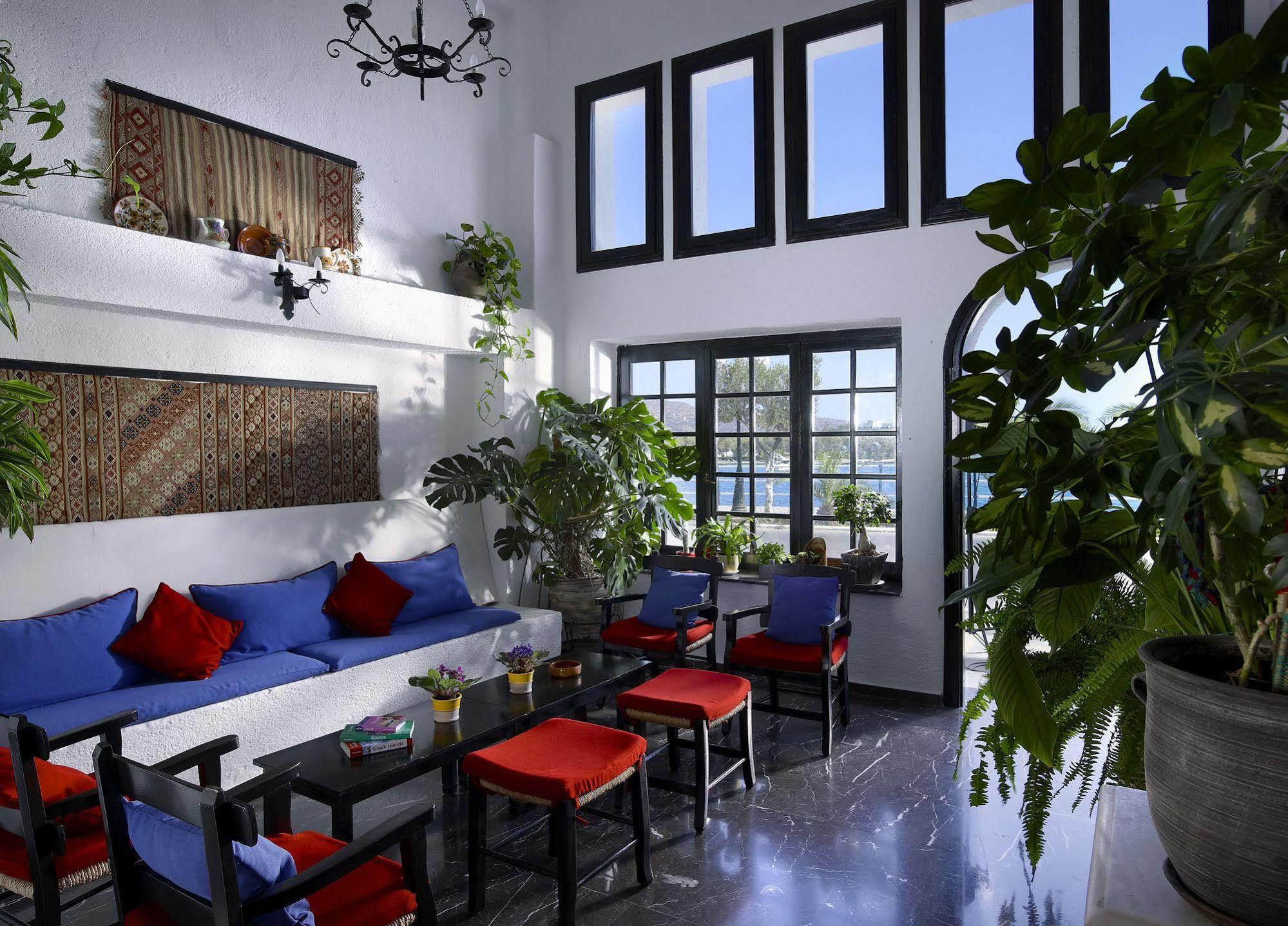Victoria Hotel 2*