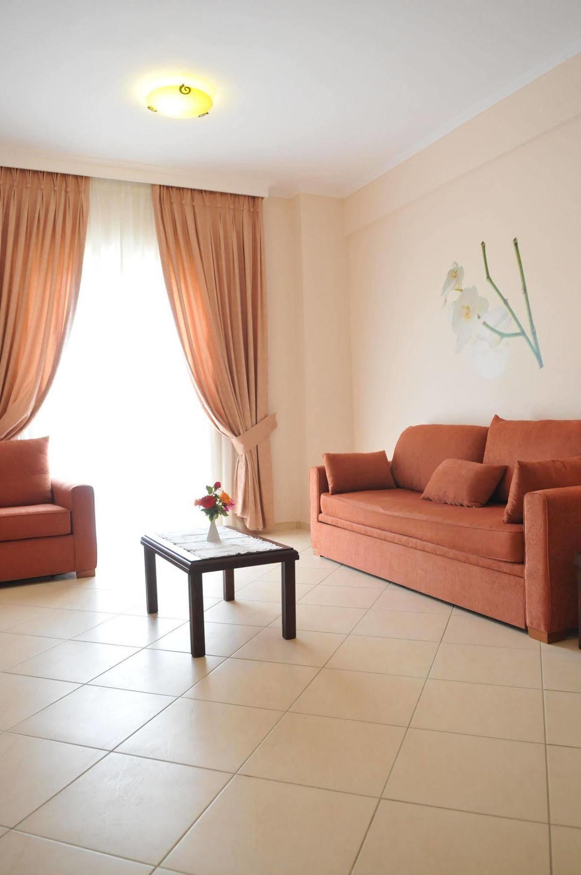 Finiki Plaza Aparthotel