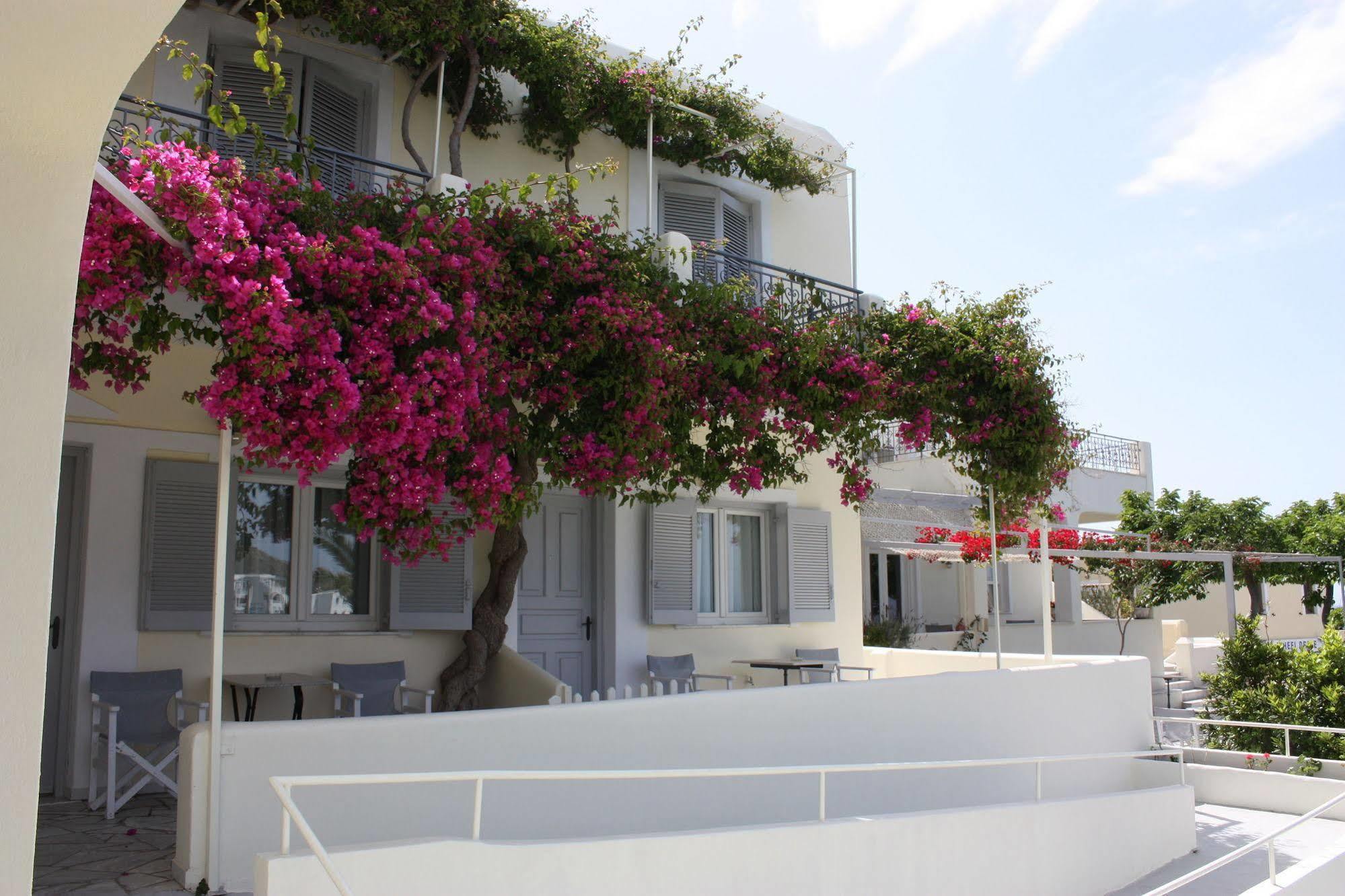 Aktio Studios Aparthotel 3*