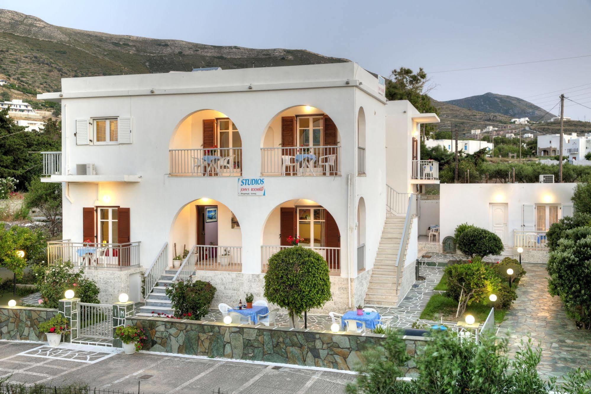 John's & Apartment Parikia (Paros)