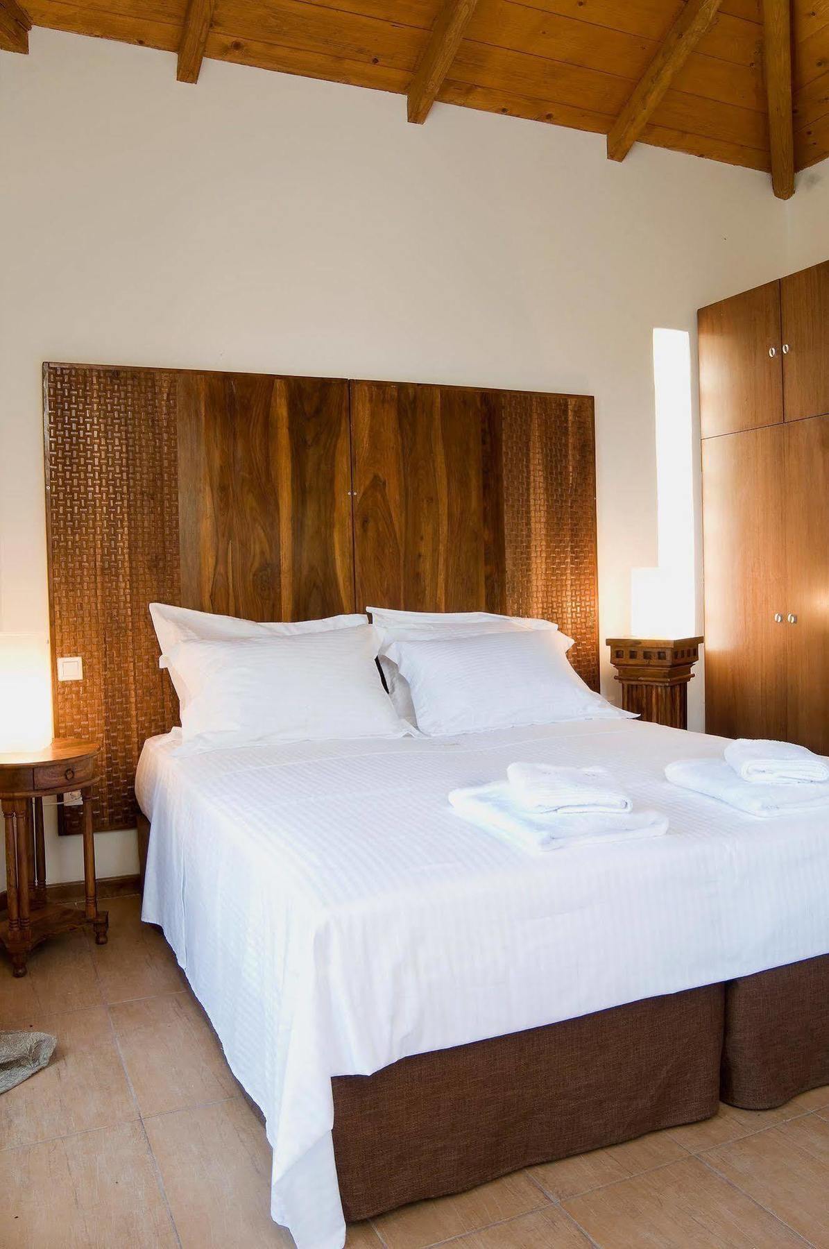 Alonissos Poikilma - Luxury In Alonissos In Nature With Private Pools *