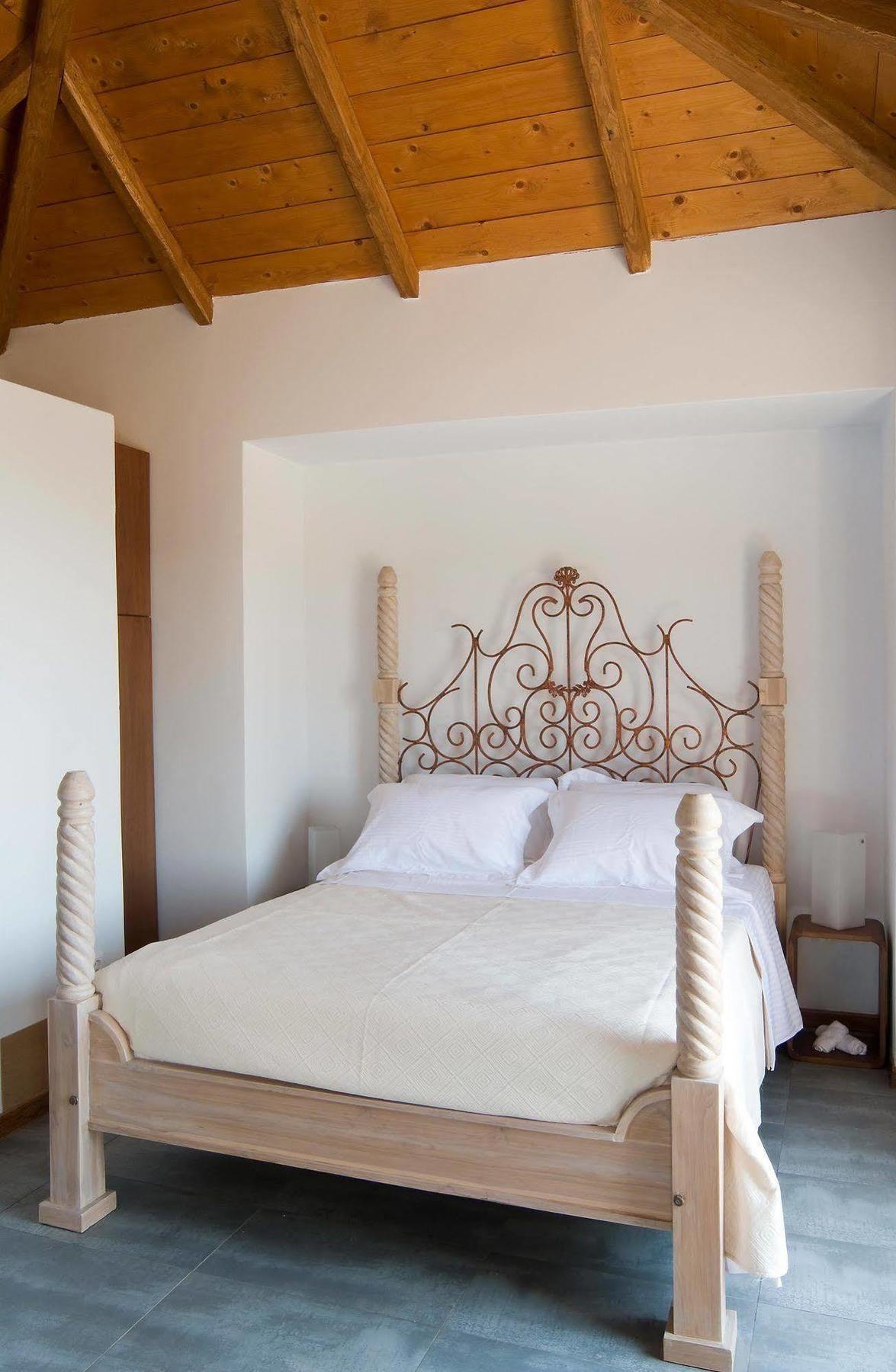 Alonissos Poikilma - Luxury In Alonissos In Nature With Private Pools Villa