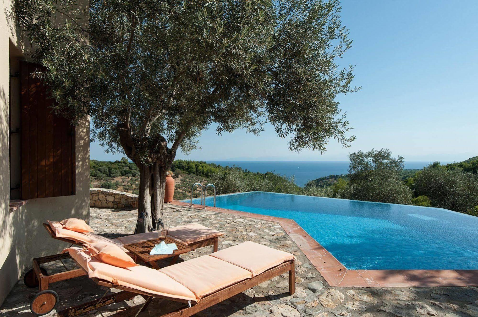 Alonissos Poikilma - Luxury In Alonissos In Nature With Private Pools *