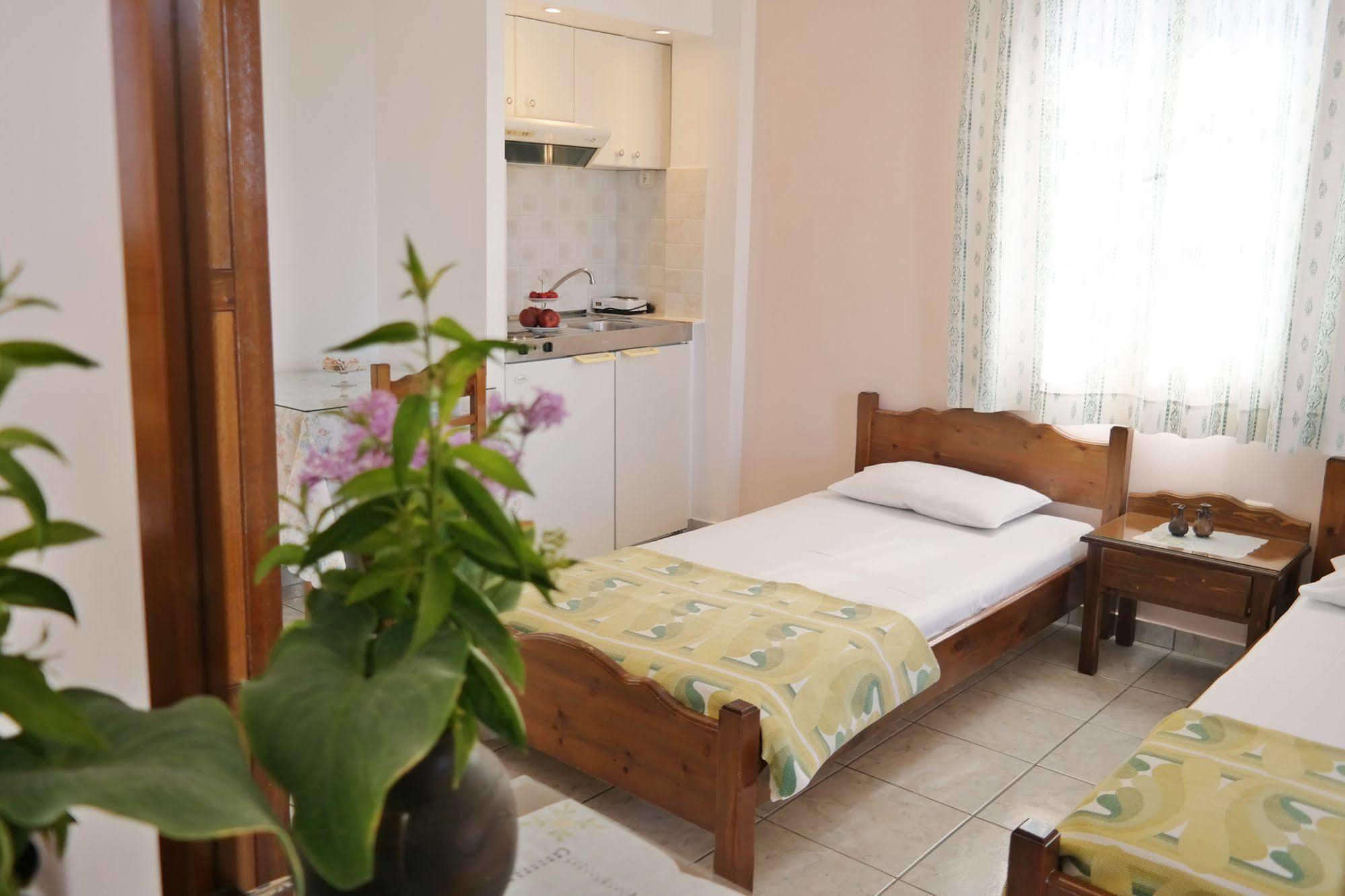 Mina's In Naxos Island Guest house