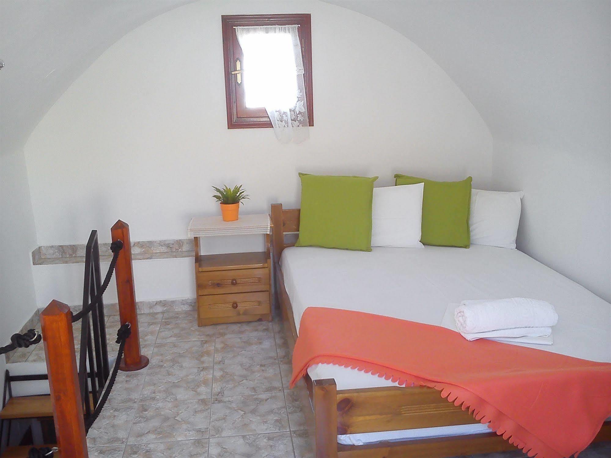 Marinas Apartment Perissa (Santorini)