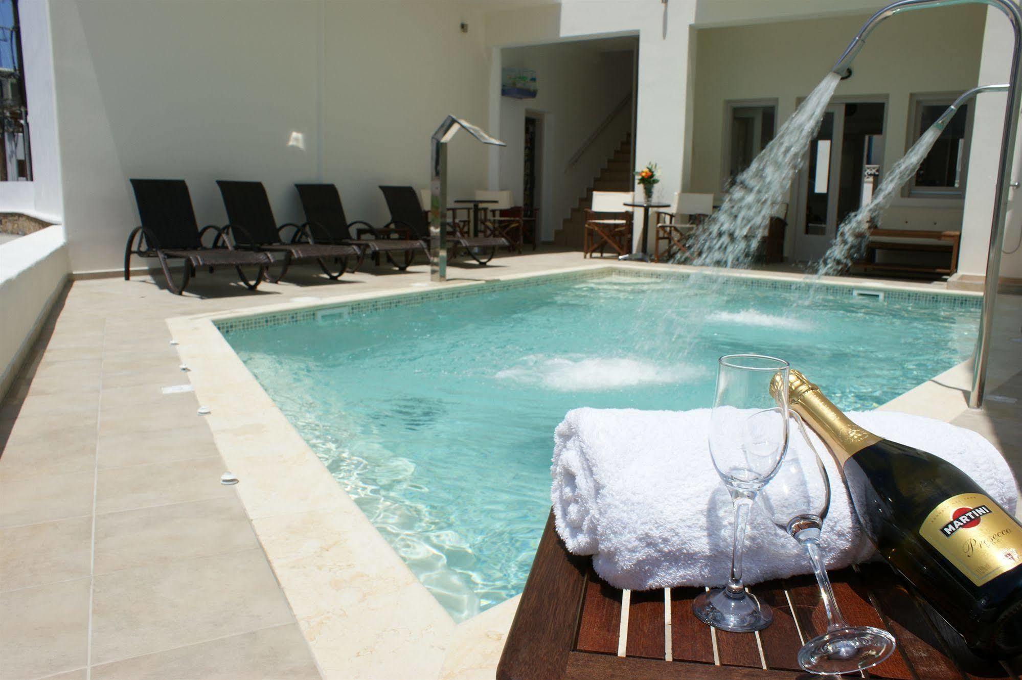 Jason & 3* Naxos City