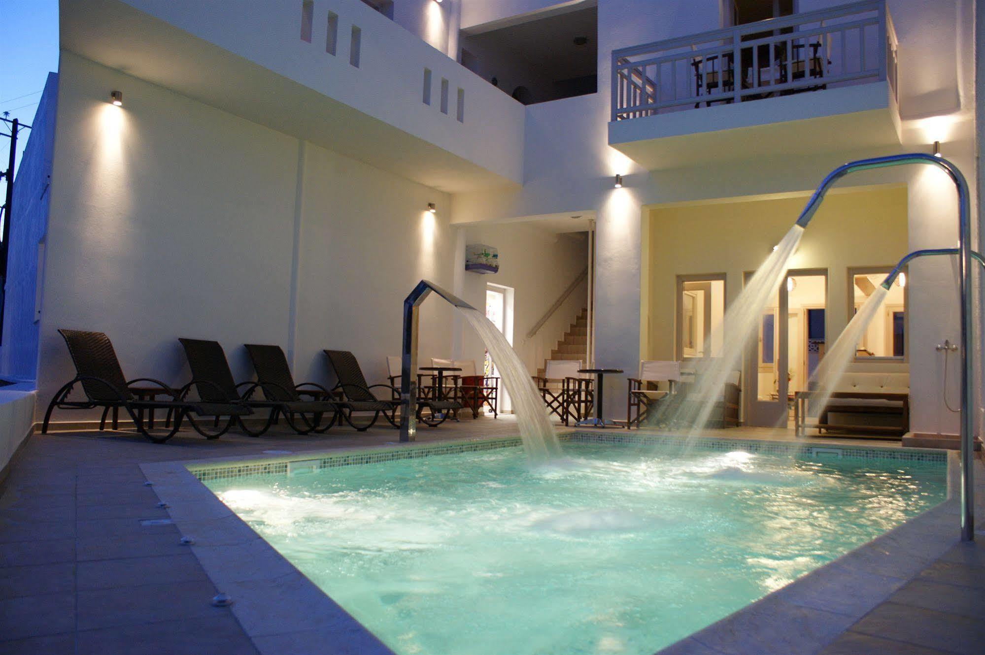 Jason & 3* Naxos City