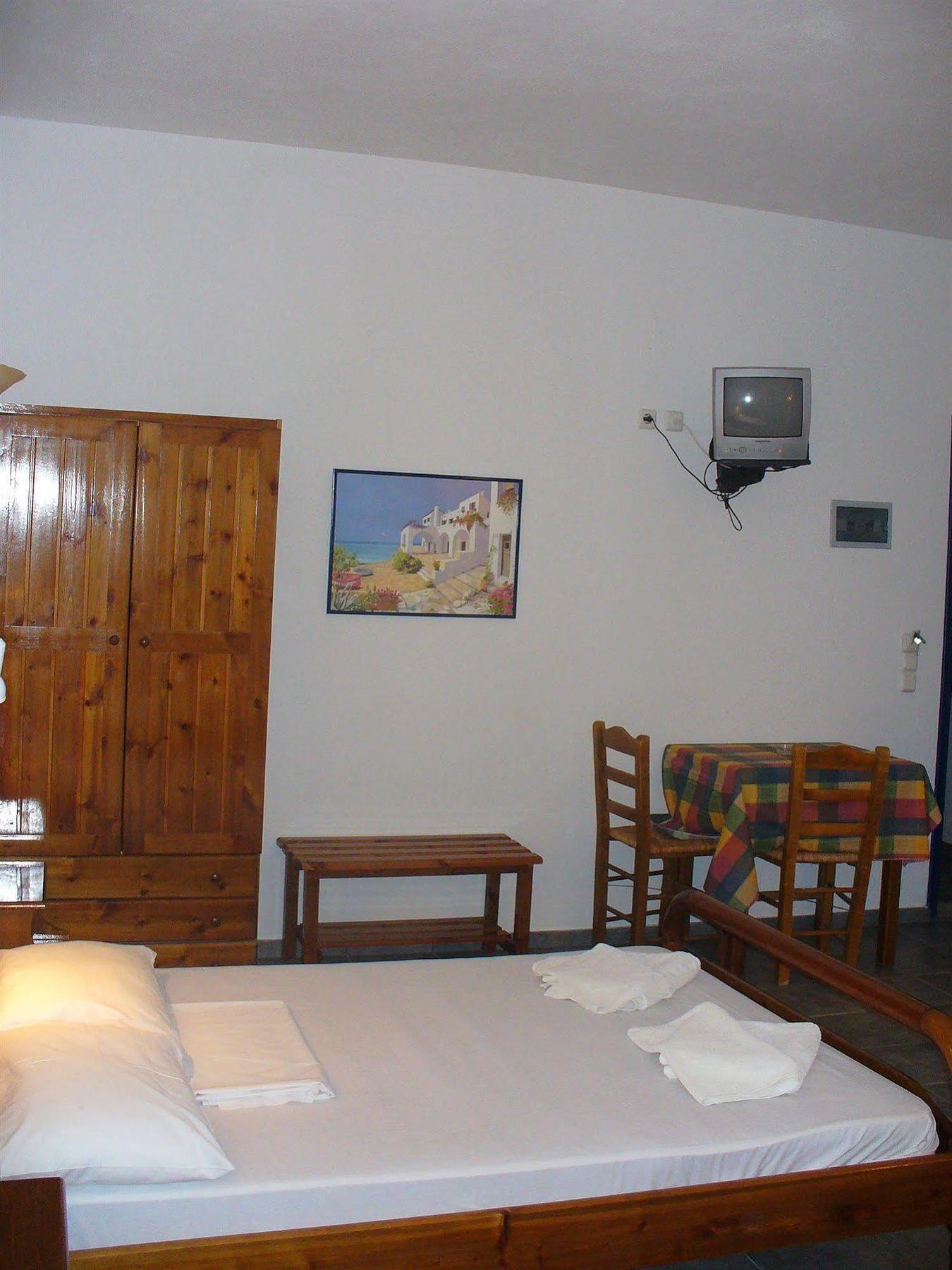 Sea Wave Aparthotel Perissa (Santorini)
