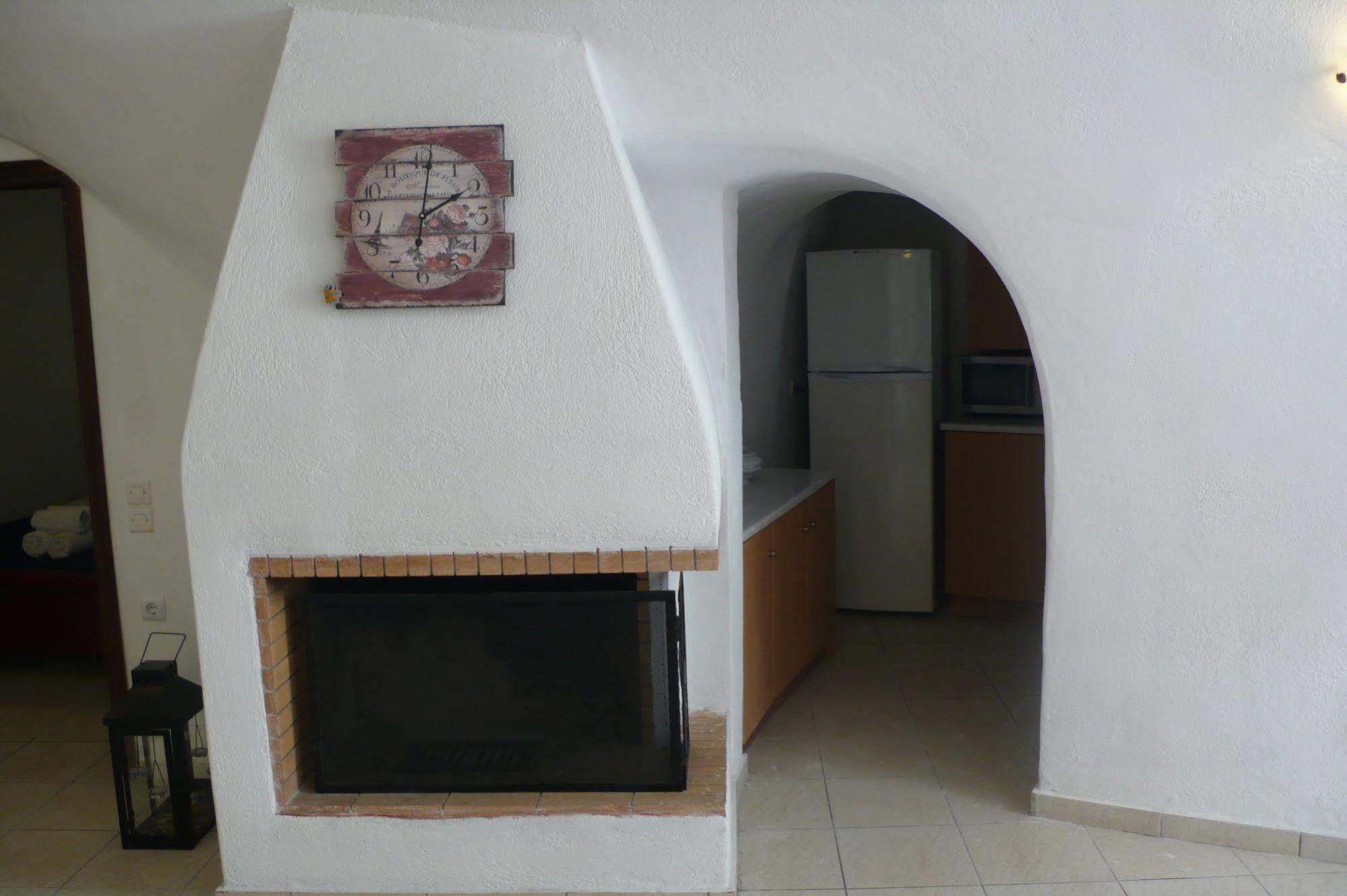 Iridanos Cave House *