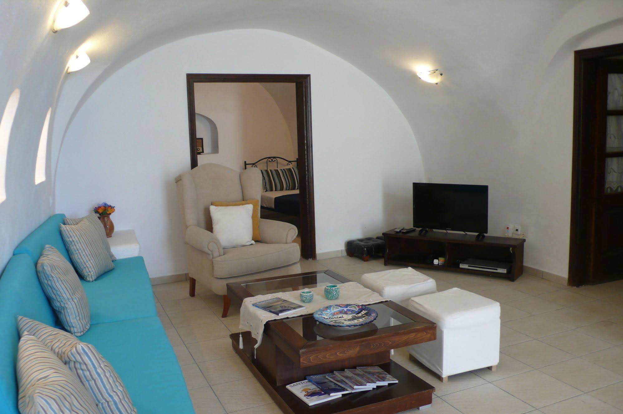 Iridanos Cave House Holiday home Megalochori (Santorini)