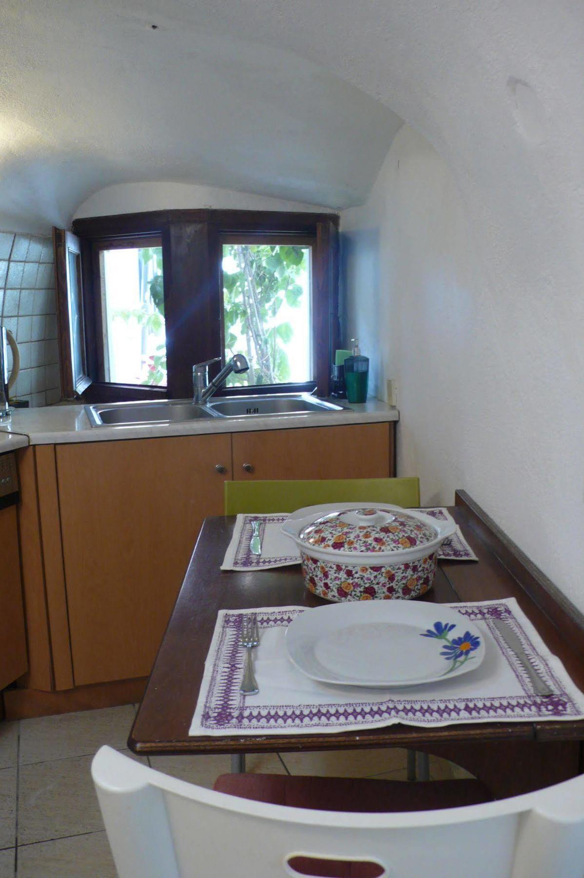 Iridanos Cave House * Megalochori (Santorini)