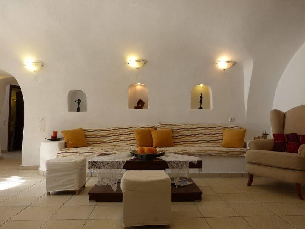 Iridanos Cave House *
