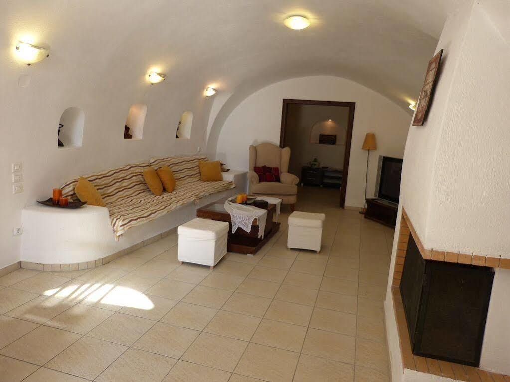 Iridanos Cave House * Megalochori (Santorini)