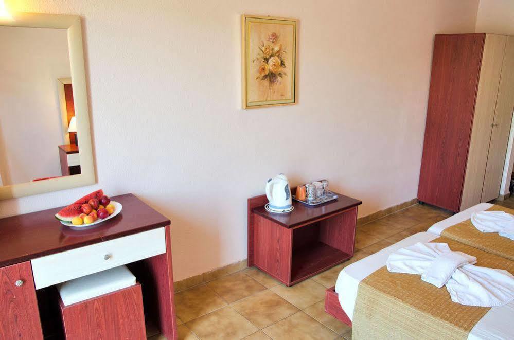 Mavrikos 3* Planos (Zakynthos)