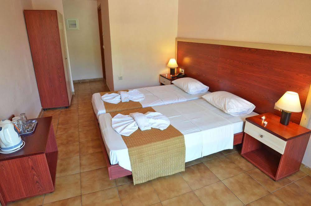Mavrikos 3* Planos (Zakynthos)