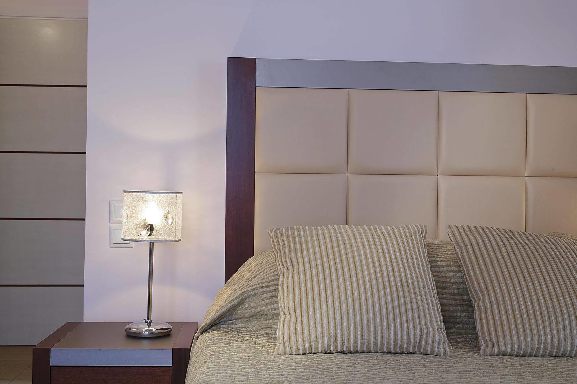 Loizos Stylish Residences Fira (Santorini)