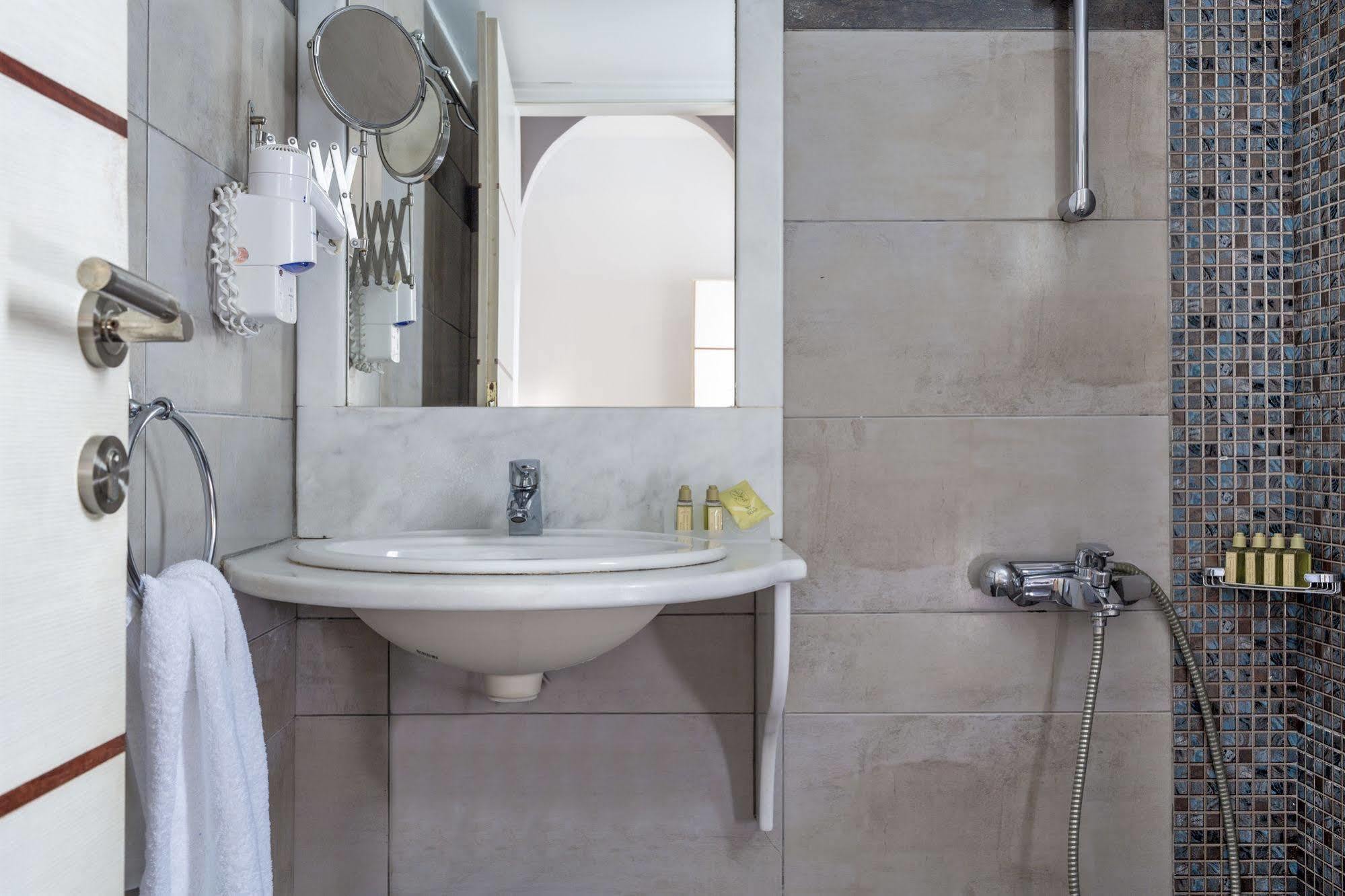 Loizos Stylish Residences Hotel Fira (Santorini)