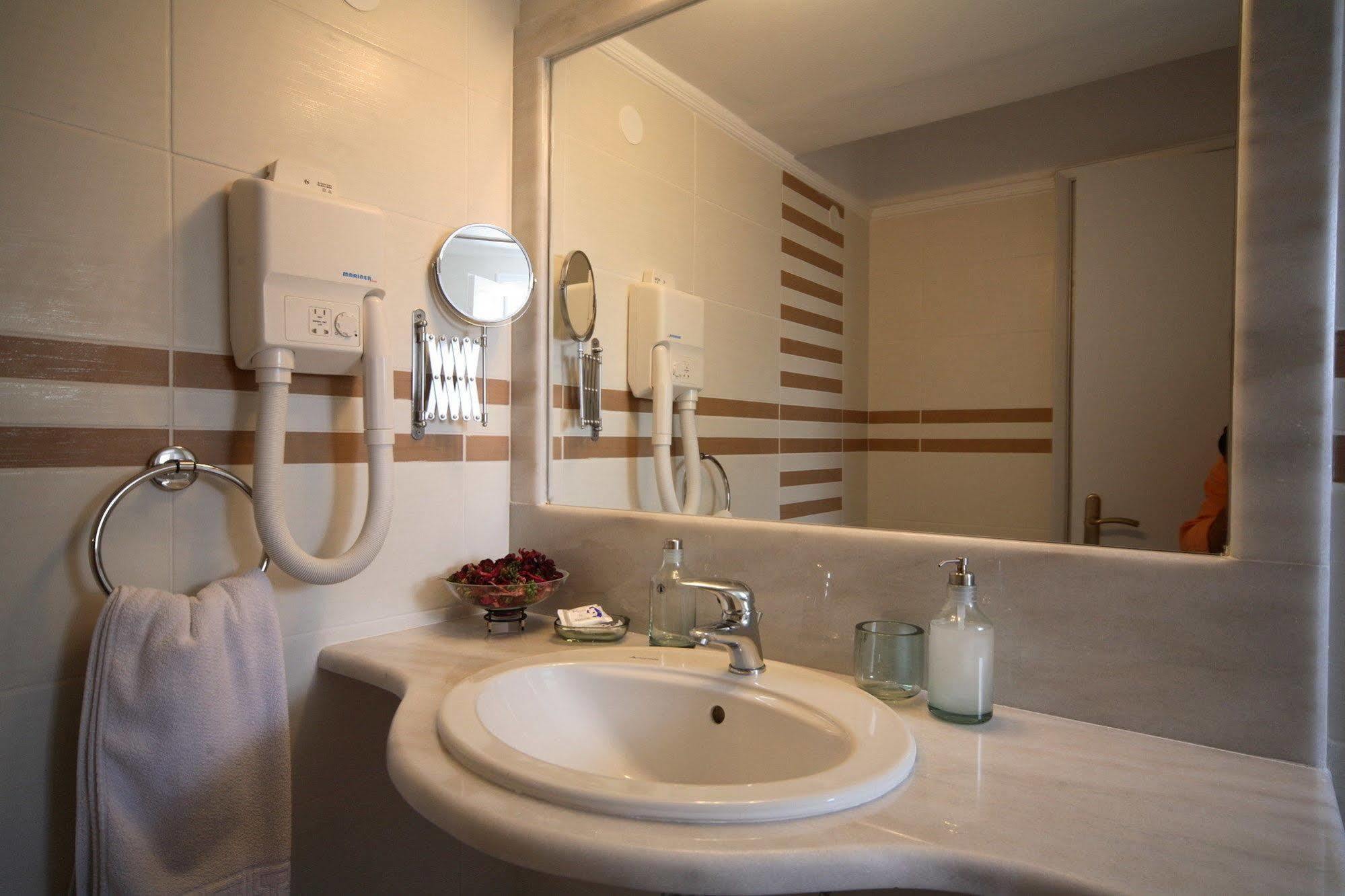 Loizos Stylish Residences