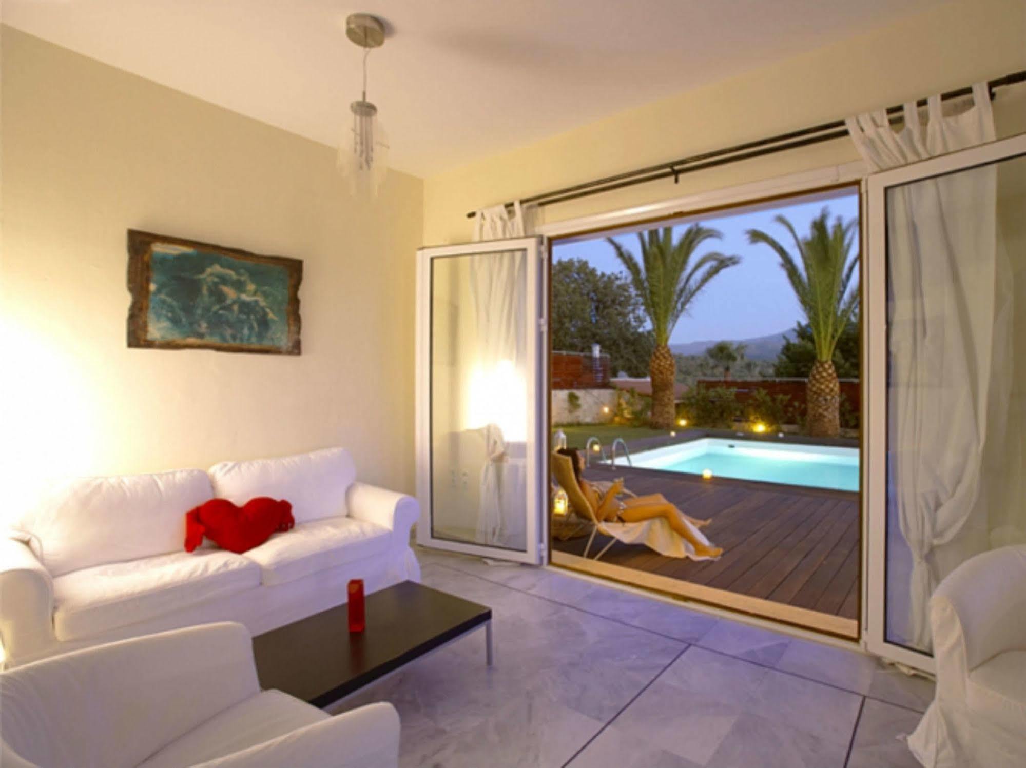 Discrete Episkopi Hotel