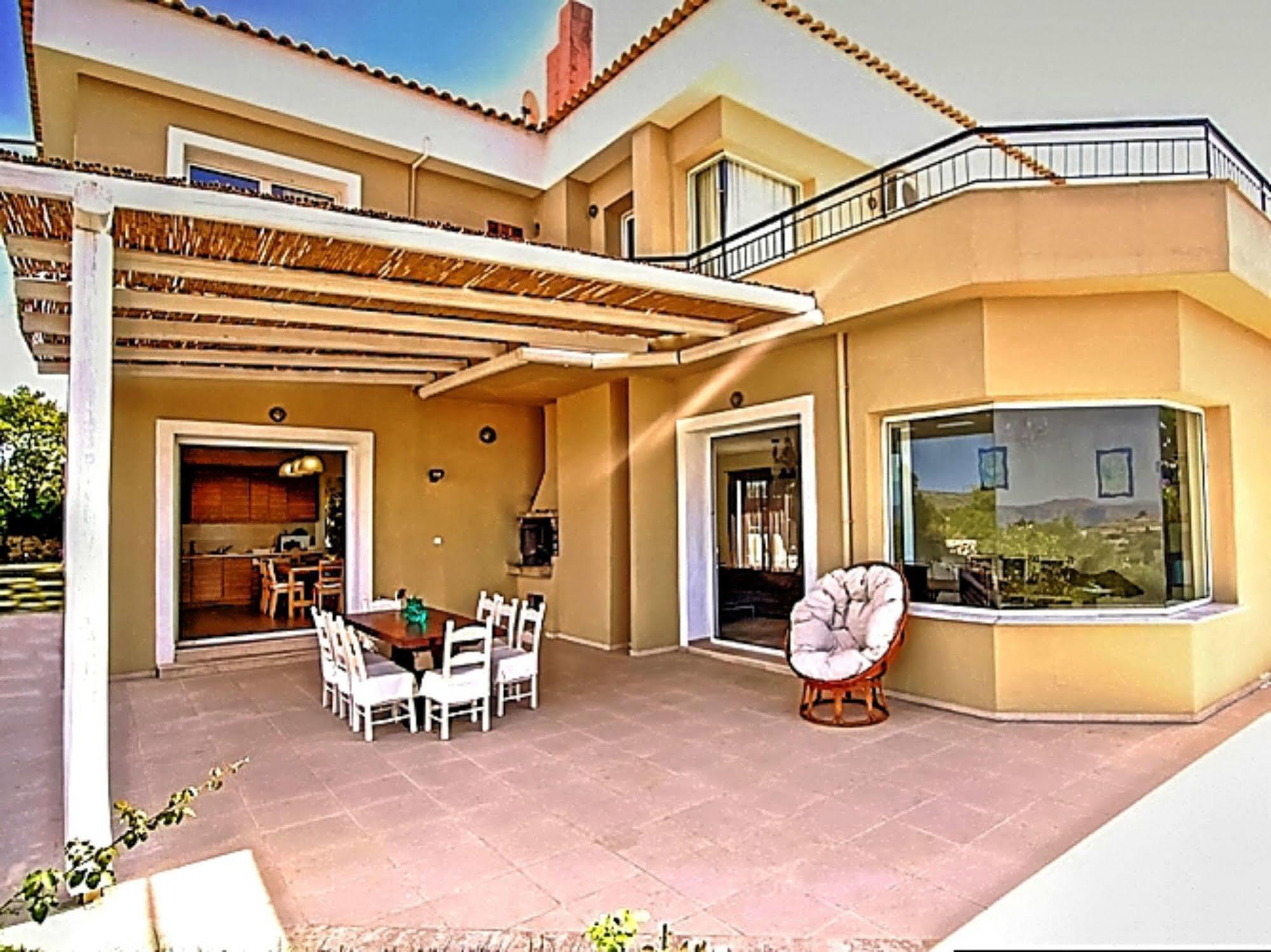 Discrete Episkopi Hotel 2*