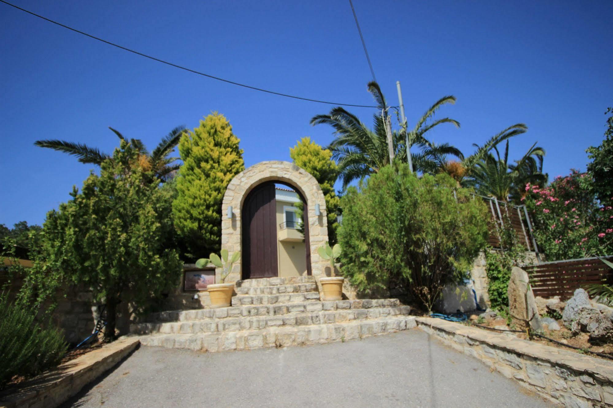 Discrete Episkopi Hotel 2*