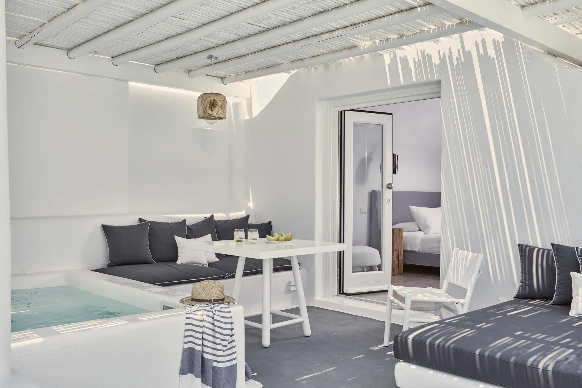 Boho Santorini 3*