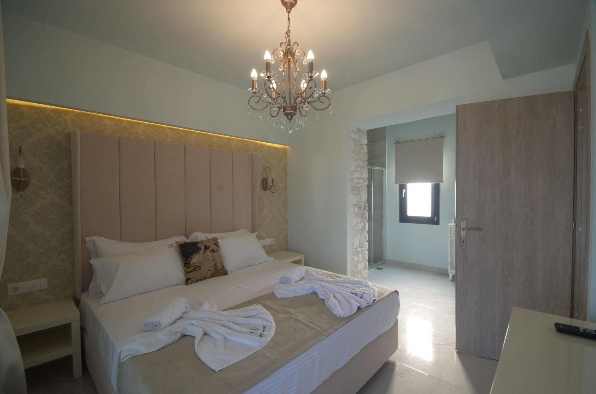 White Pearl Luxury Hotel 3*