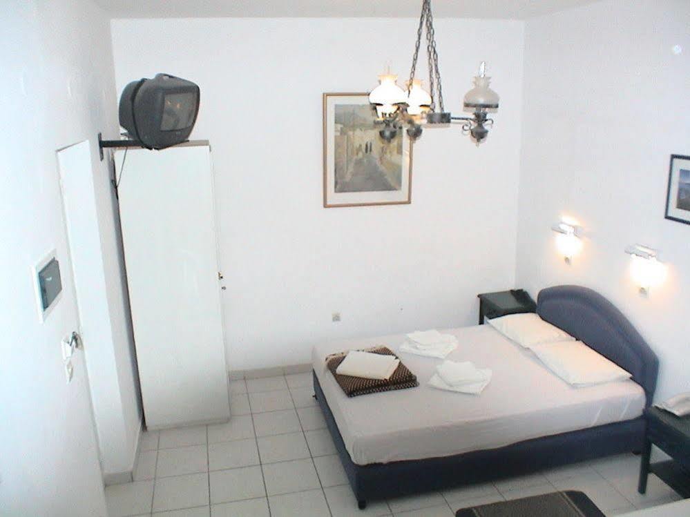 Asimina * Fira (Santorini)