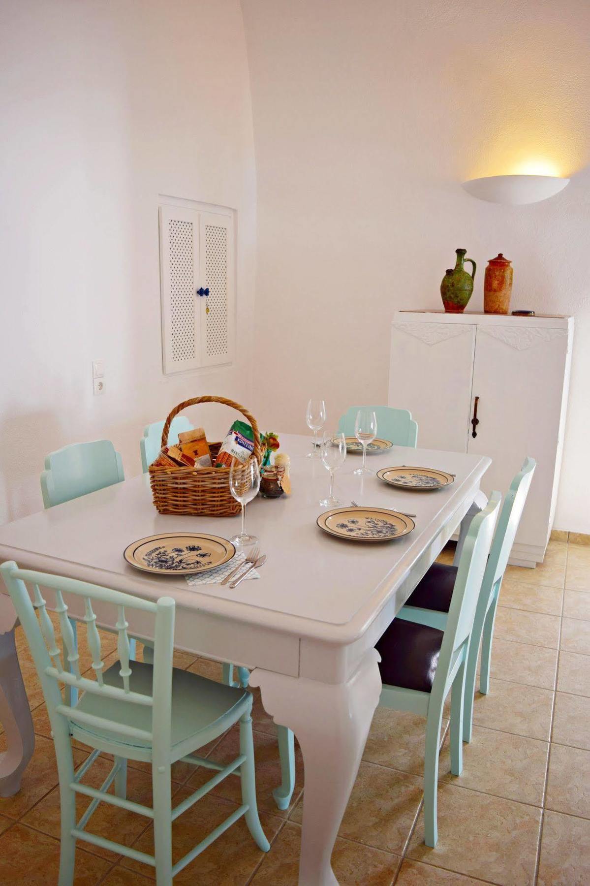 Revelis & Canava Fira (Santorini)