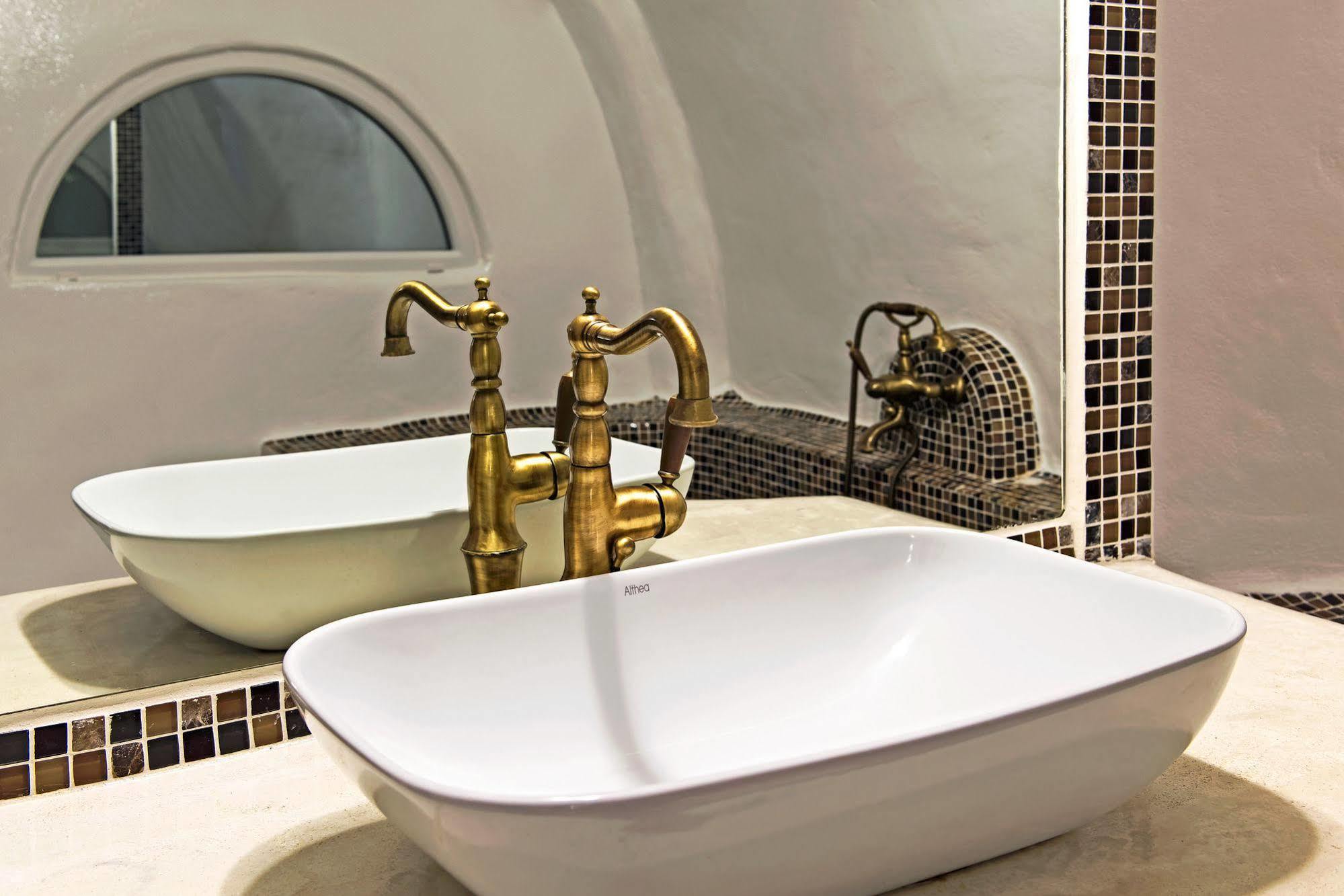 Revelis & Canava Apartment Fira (Santorini)