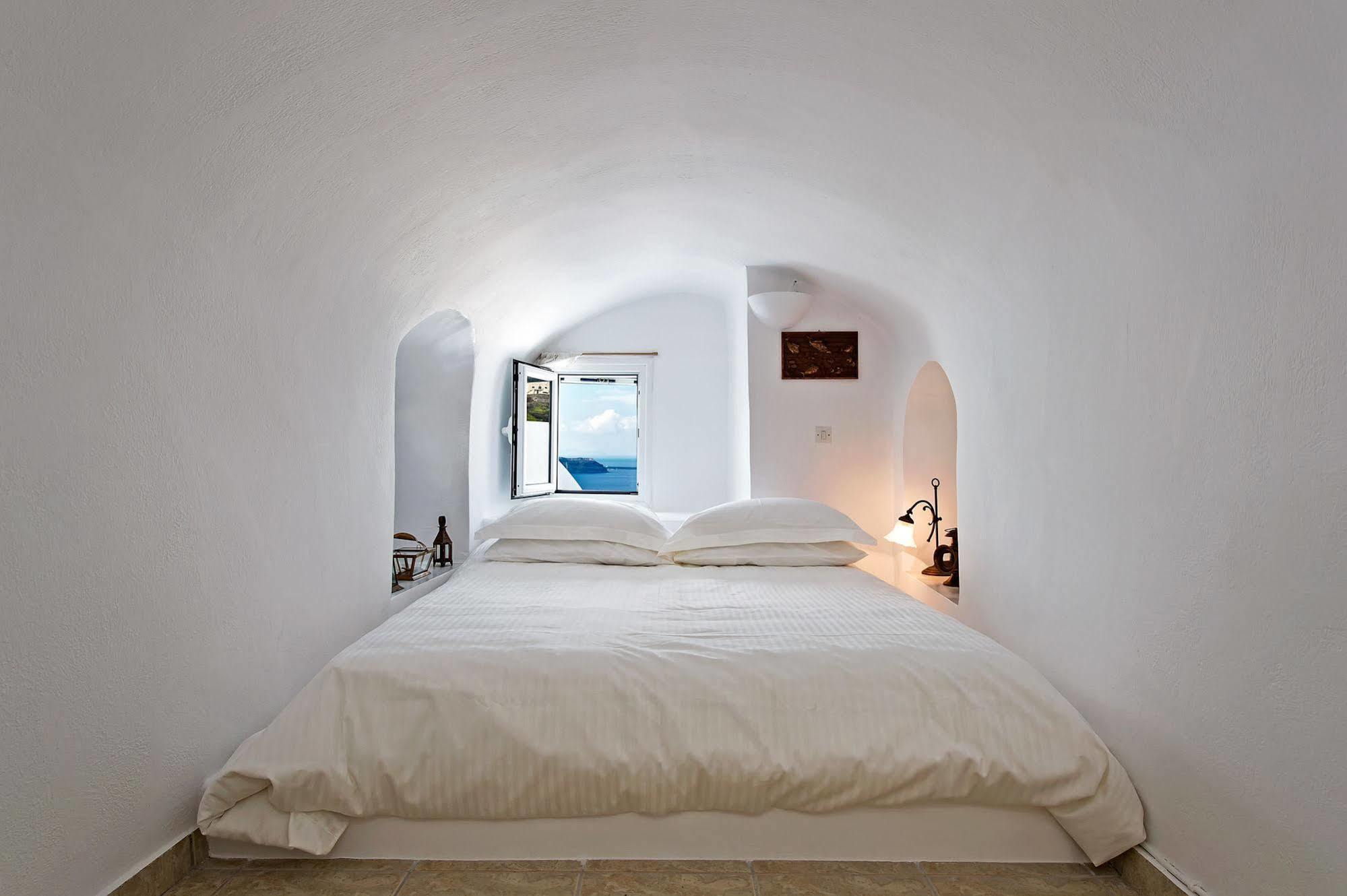 Revelis & Canava Apartment Fira (Santorini)