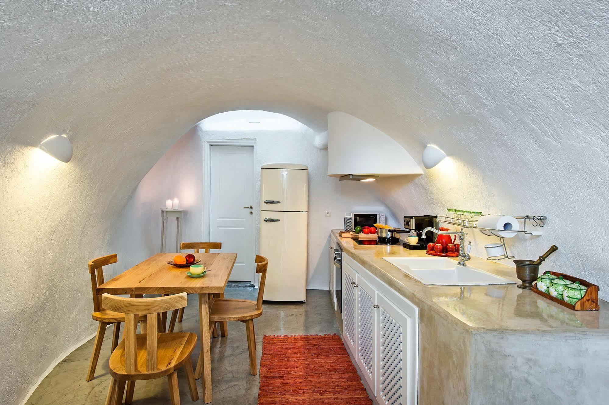 Revelis & Canava Apartment *