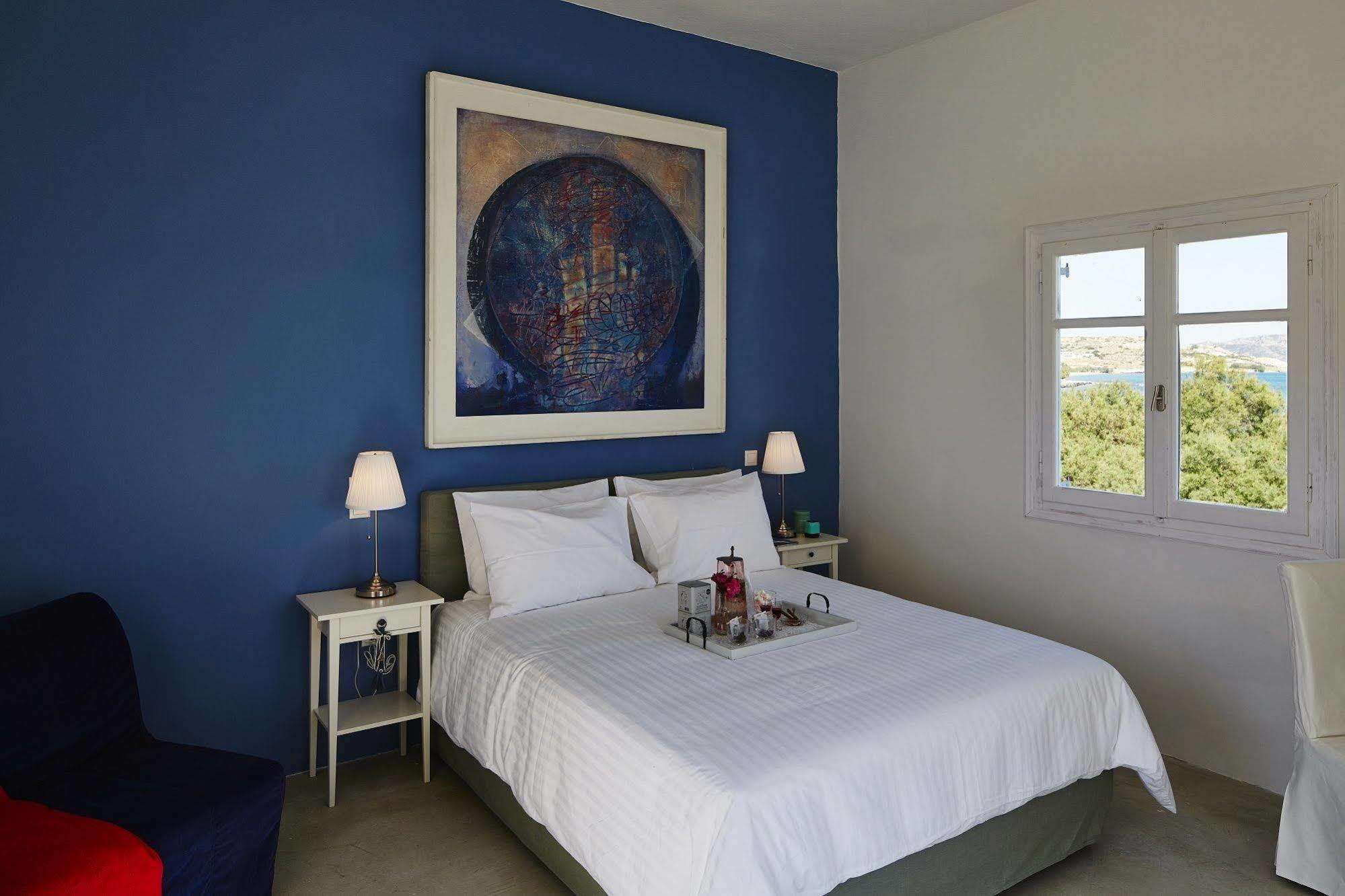 Bonatsa Beach House Hotel