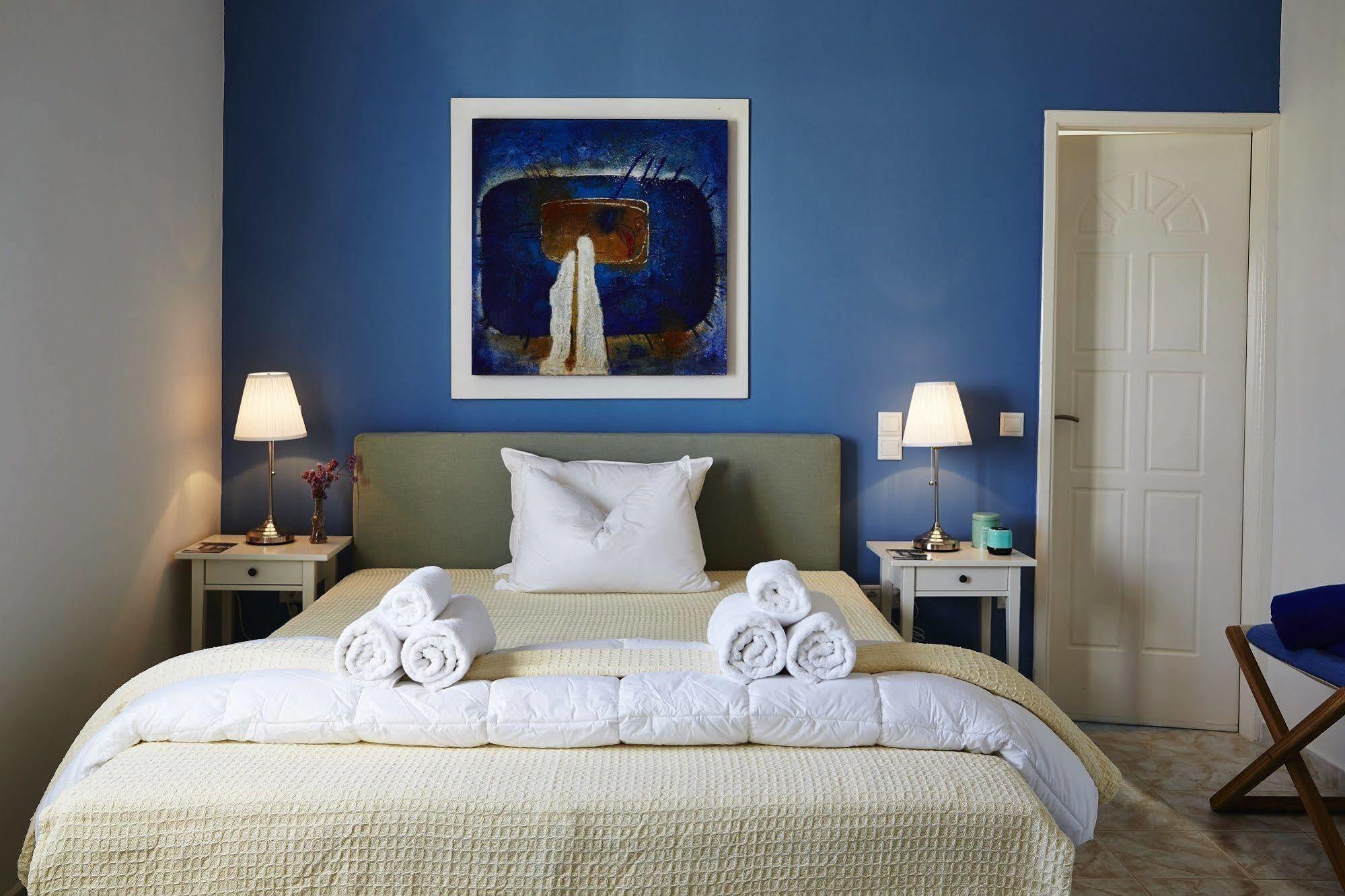 Bonatsa Beach House Hotel