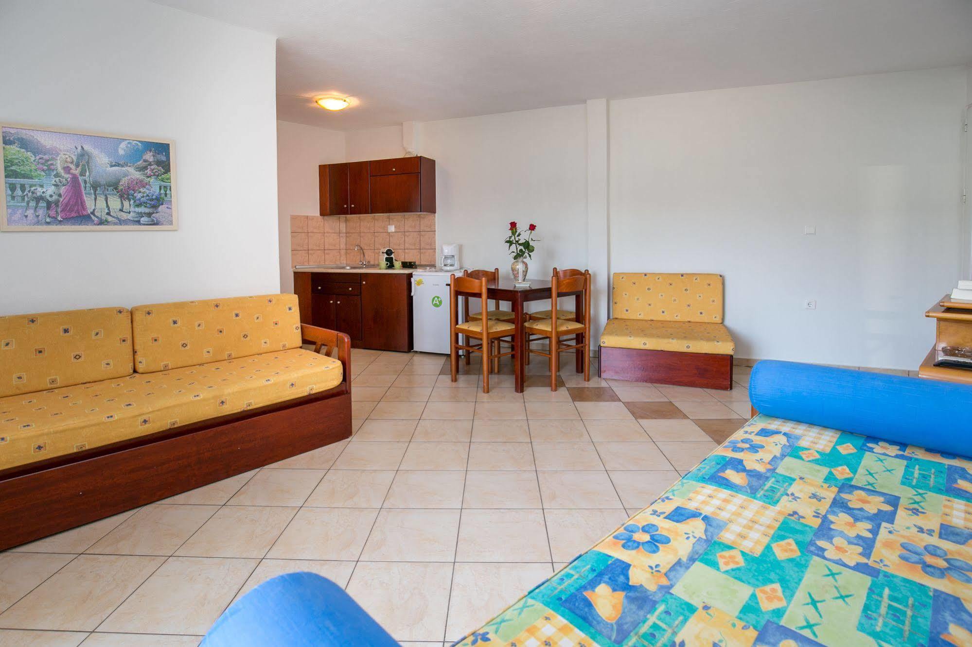 Lina Apartments
