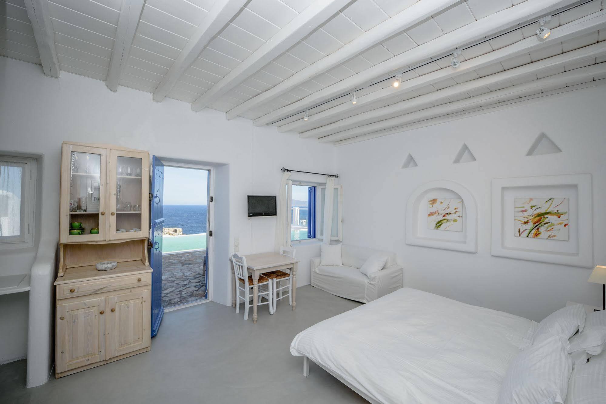Mykonos Art *