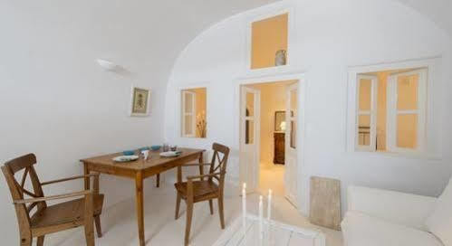 Pegasus Oia (Santorini)