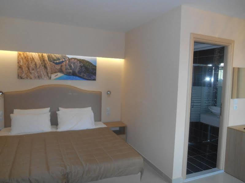 Planos Beach Aparthotel