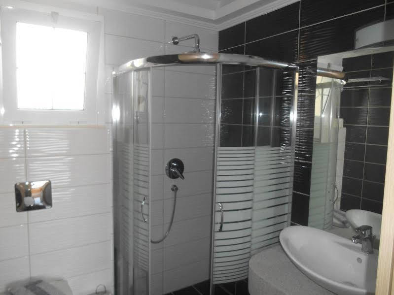 Planos Beach Aparthotel 3*